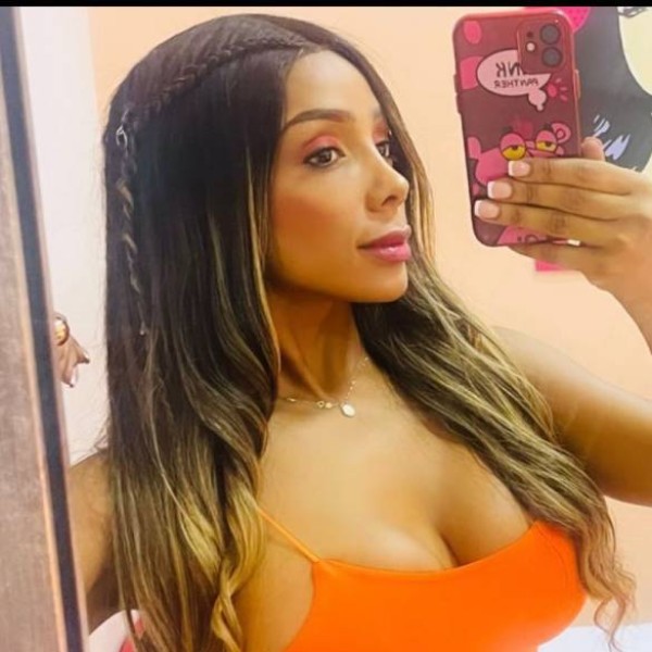 Karol hermosa morena fogosa