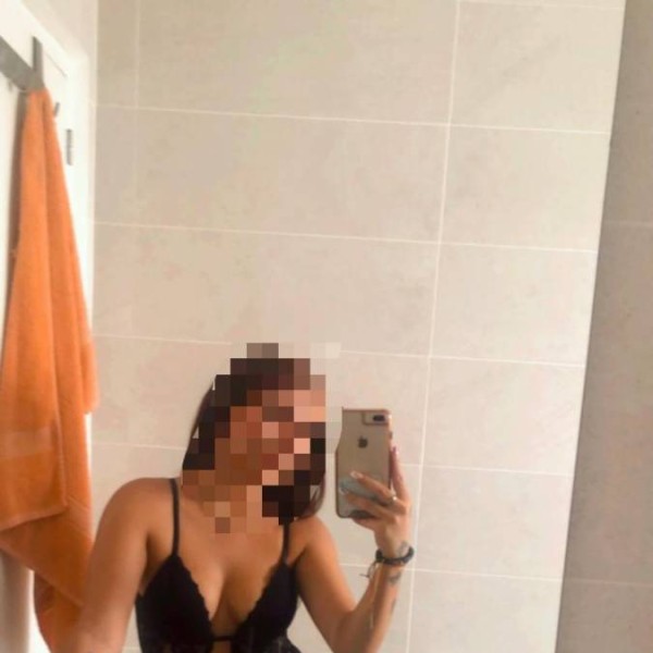 Amores soy juliana una chica joven y guapa