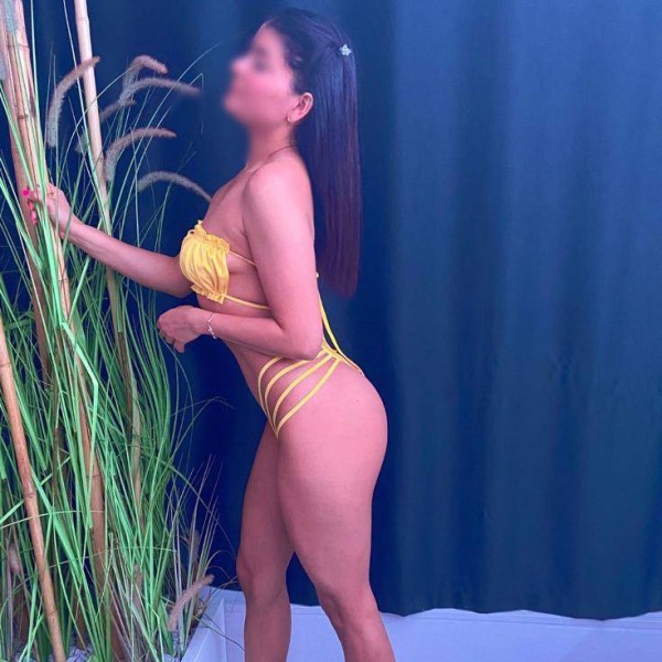 Selene joven escort ardiente y sensual